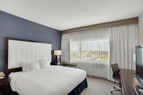 DoubleTree by Hilton Little Rock - image 18