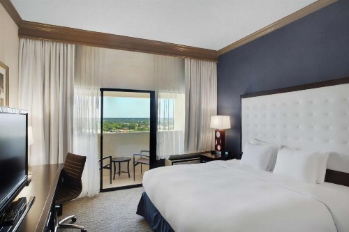 DoubleTree by Hilton Little Rock - image 21