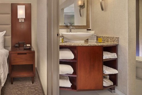 DoubleTree by Hilton Little Rock - image 24