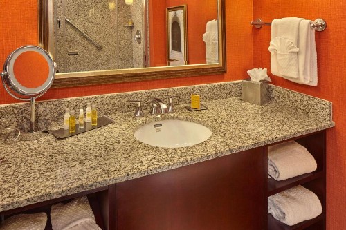 DoubleTree by Hilton Little Rock - image 25