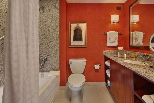 DoubleTree by Hilton Little Rock - image 28