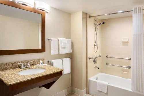 Comfort Inn & Suites Presidential - image 4