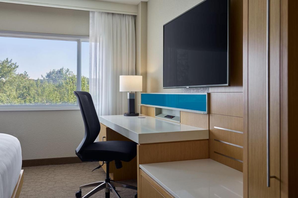 Crowne Plaza Little Rock - image 2