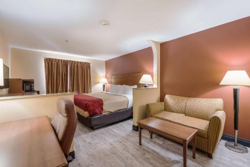 Econo Lodge Inn And Suites Little Rock - image 10