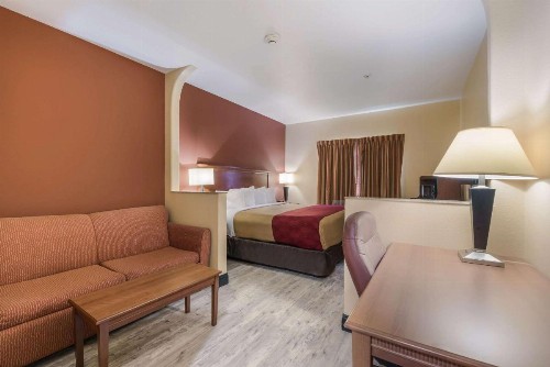 Econo Lodge Inn And Suites Little Rock - image 19