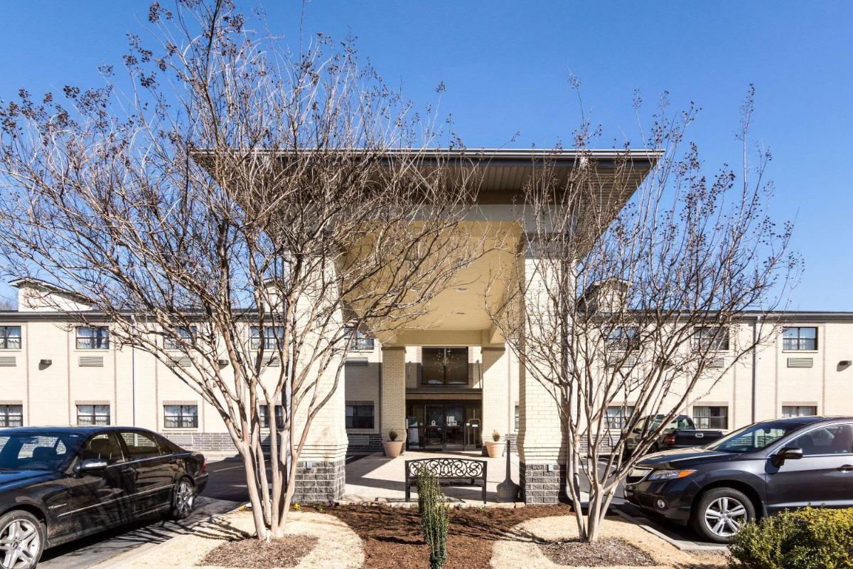 Econo Lodge Inn And Suites Little Rock - image 2