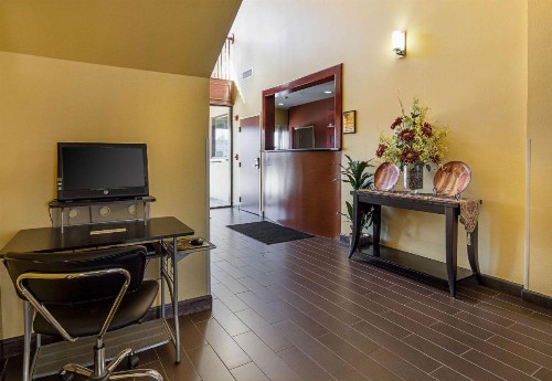 Econo Lodge Inn And Suites Little Rock - image 22
