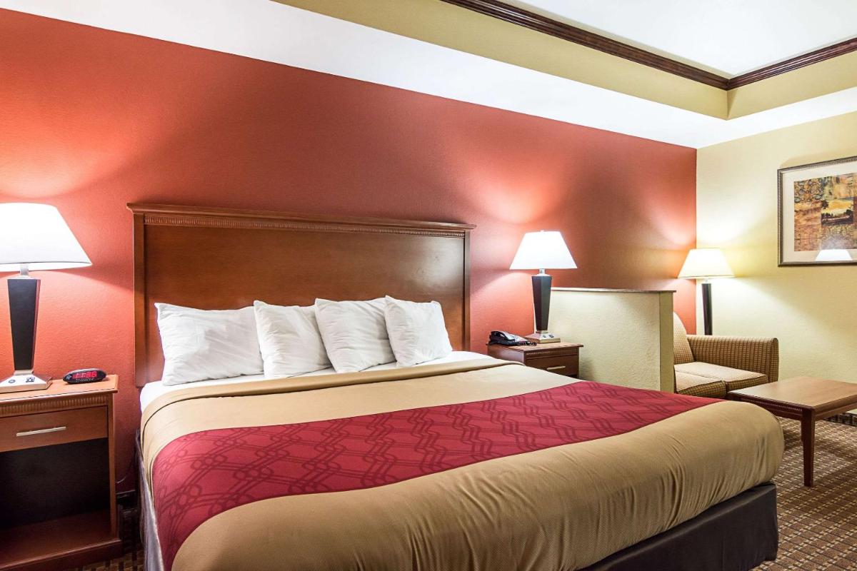 Econo Lodge Inn And Suites Little Rock - image 6