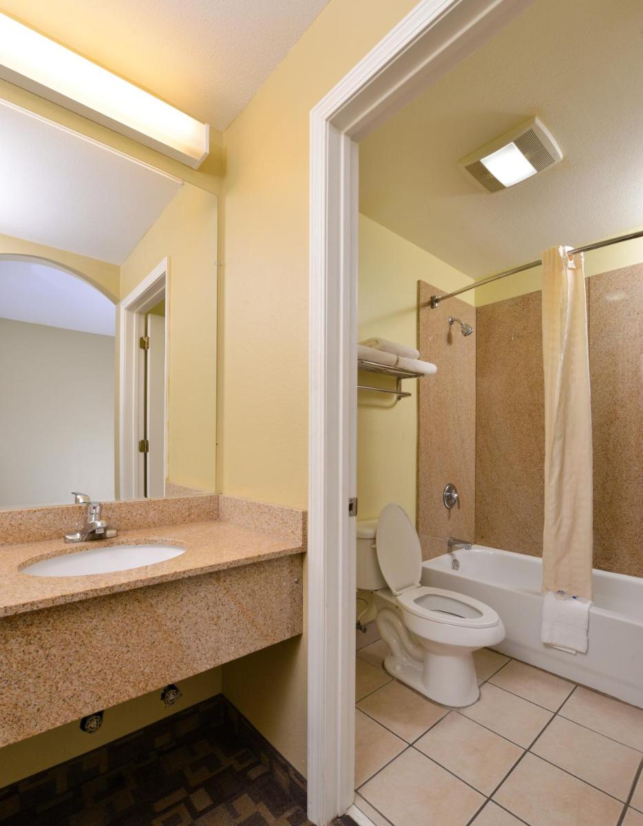 Americas Best Value Inn and Suites Little Rock - image 2