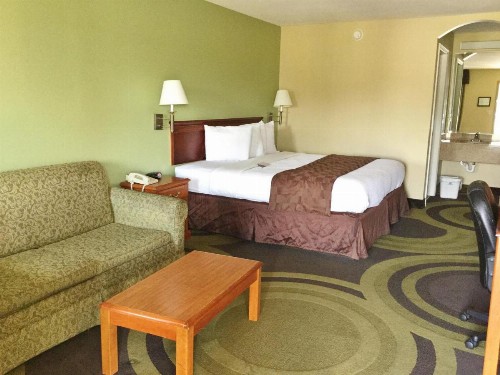 Americas Best Value Inn and Suites Little Rock - image 3