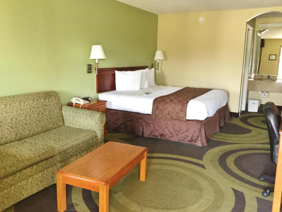 Americas Best Value Inn and Suites Little Rock - image 3