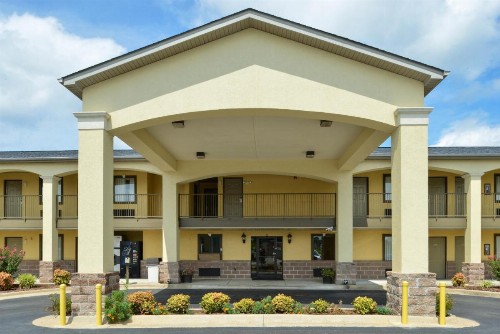 Americas Best Value Inn and Suites Little Rock - image 4