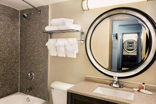 Baymont by Wyndham Little Rock - image 5