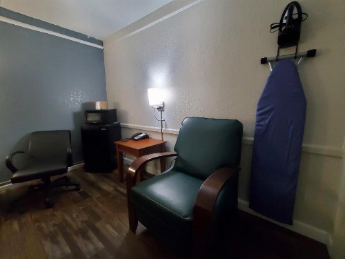 Americas Best Value Inn Little Rock - image 28