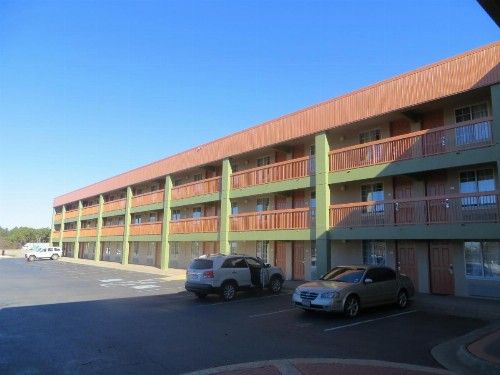 Super 8 by Wyndham Little Rock/Otter Creek - image 9