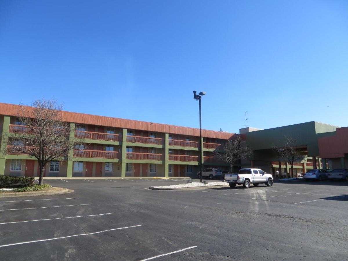 Super 8 by Wyndham Little Rock/Otter Creek - main image