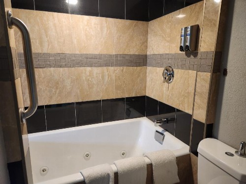 Americas Best Value Inn and Suites Little Rock - image 12