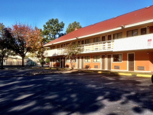 Americas Best Value Inn and Suites Little Rock - image 17