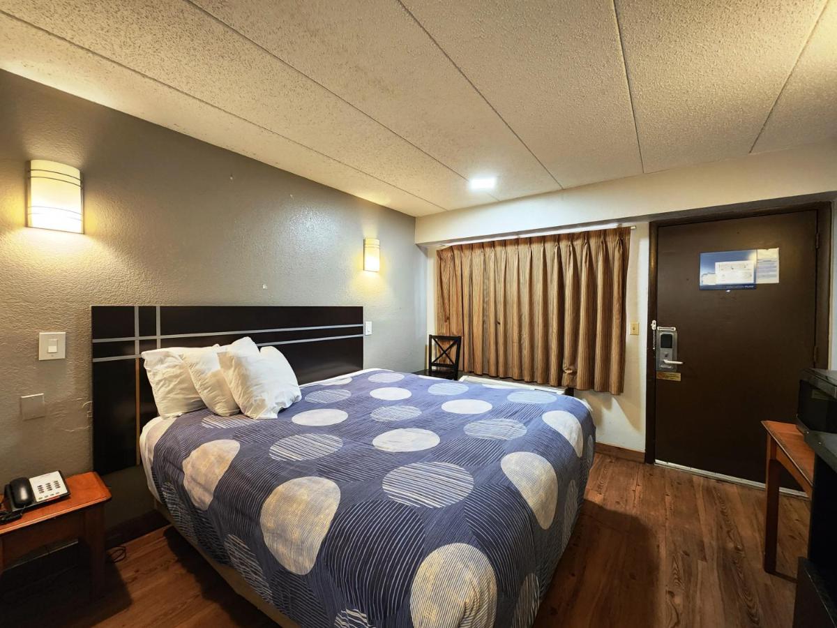 Americas Best Value Inn and Suites Little Rock - image 2