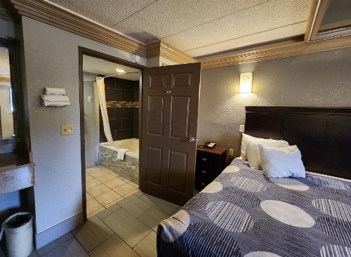 Americas Best Value Inn and Suites Little Rock - image 33