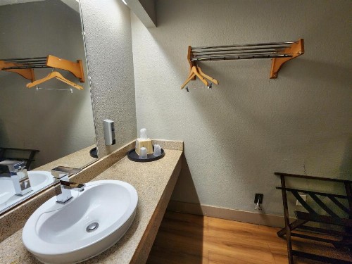 Americas Best Value Inn and Suites Little Rock - image 41