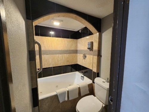 Americas Best Value Inn and Suites Little Rock - image 42