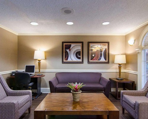 Quality Inn & Suites West - image 11