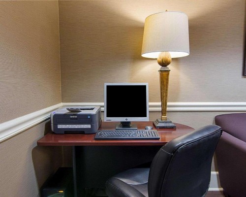 Quality Inn & Suites West - image 14