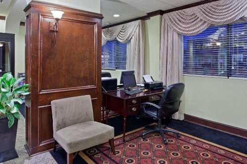 La Quinta by Wyndham Downtown Conference Center - image 10