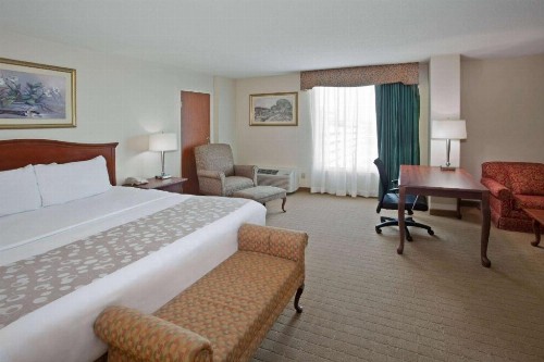 La Quinta by Wyndham Downtown Conference Center - image 22