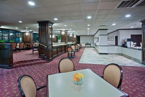 La Quinta by Wyndham Downtown Conference Center - image 5