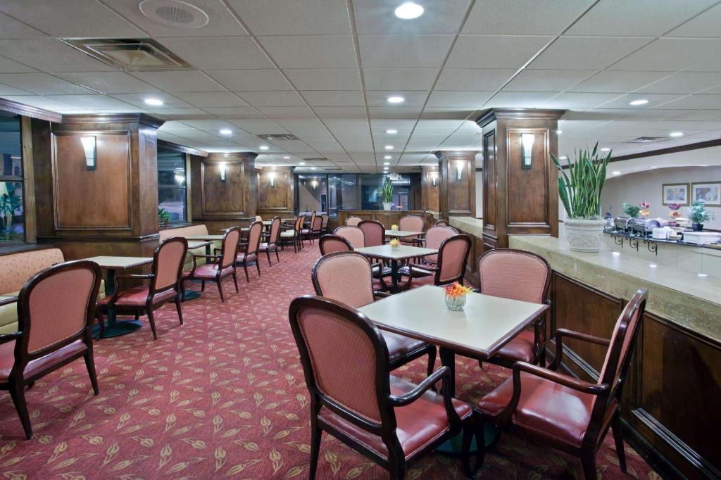La Quinta by Wyndham Downtown Conference Center - image 7
