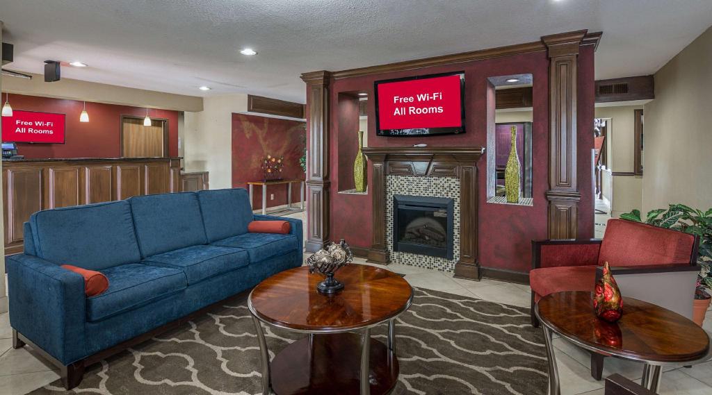 Red Roof Inn & Suites Little Rock - image 2