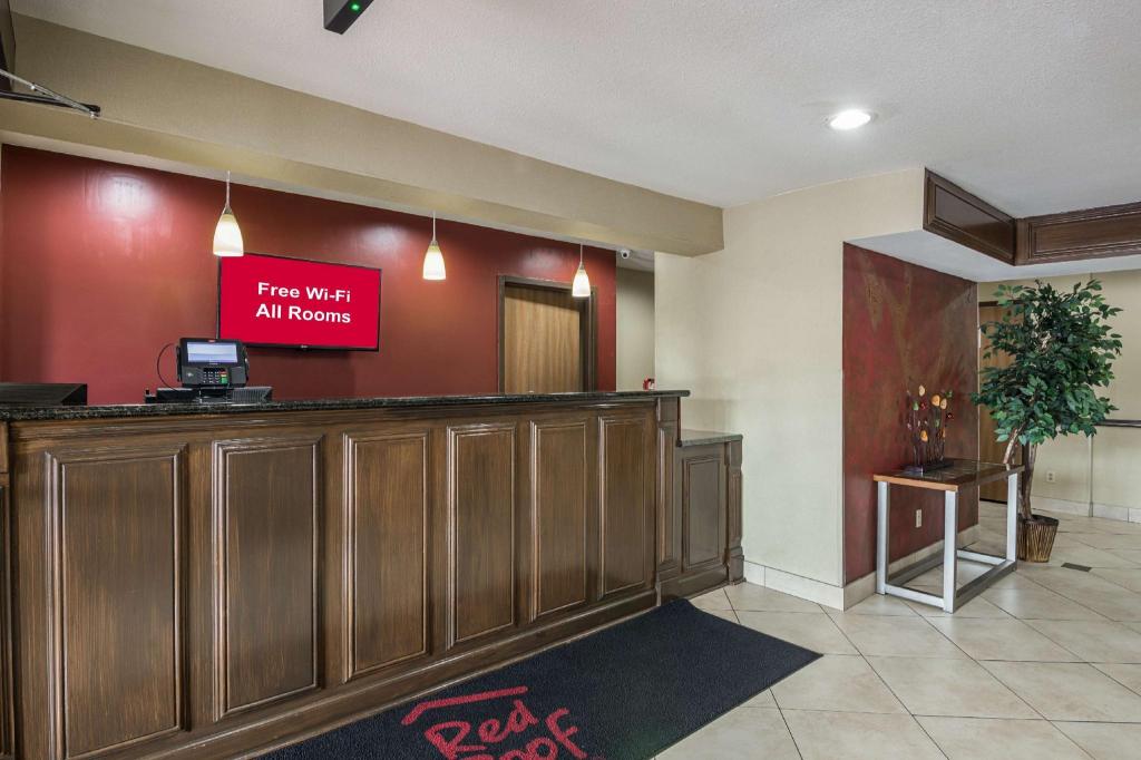 Red Roof Inn & Suites Little Rock - image 3