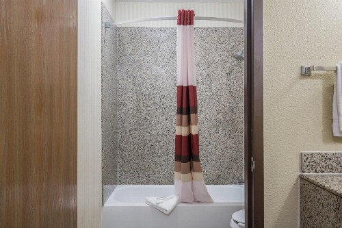 Red Roof Inn & Suites Little Rock - image 38