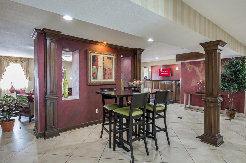 Red Roof Inn & Suites Little Rock - image 4