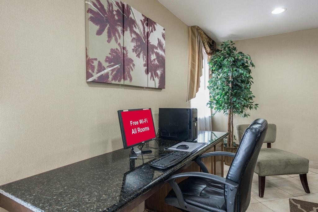 Red Roof Inn & Suites Little Rock - image 5