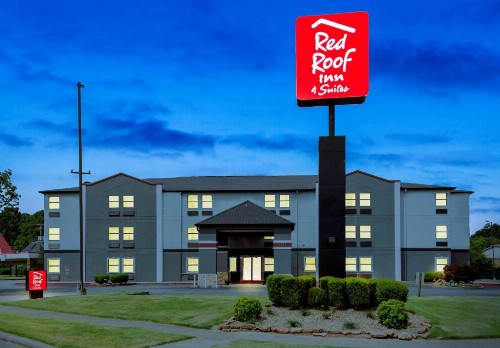 Red Roof Inn & Suites Little Rock - image 7