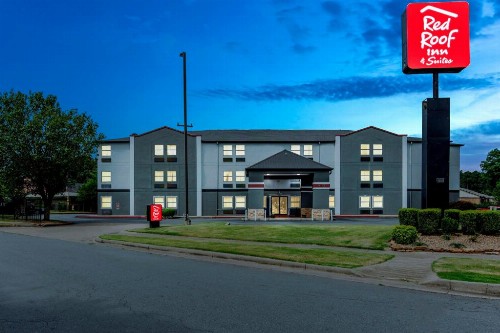 Red Roof Inn & Suites Little Rock - image 8
