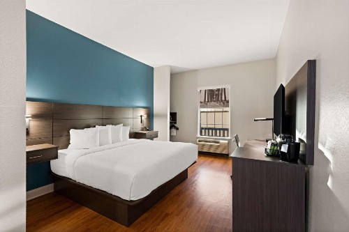Ramada Limited Little Rock - image 20