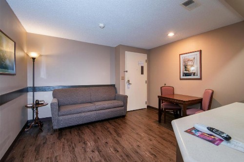 Guest Inn & Suites - Midtown Medical Center - image 11