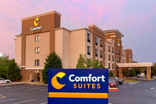 Comfort Suites Little Rock - image 25