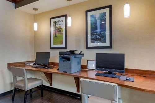 Comfort Suites Little Rock - image 26