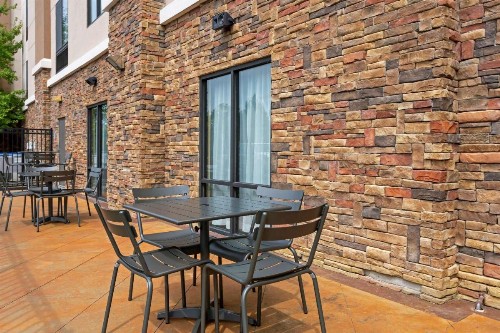 Comfort Suites Little Rock - image 38