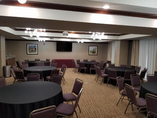 Comfort Suites Little Rock - image 40