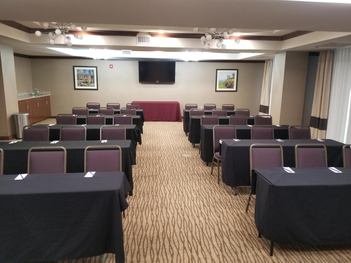 Comfort Suites Little Rock - image 7