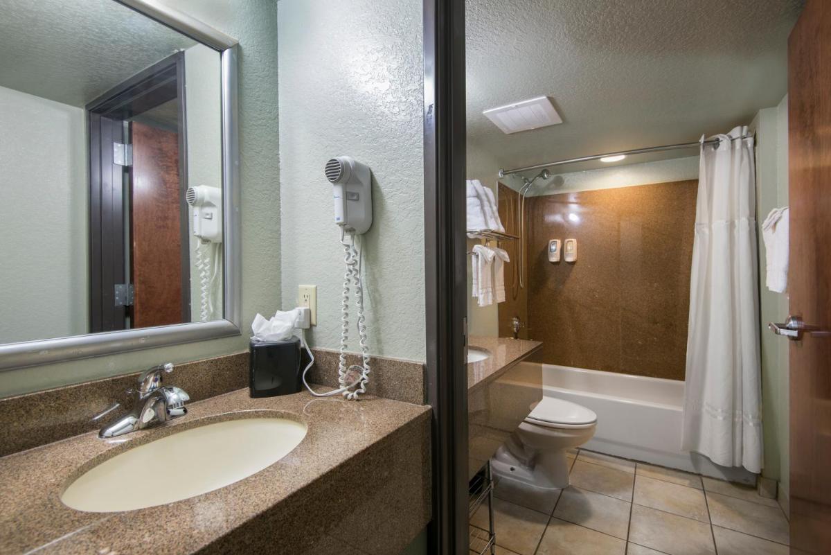 Markham House Suites Little Rock Medical Center - image 6