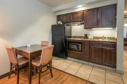 Markham House Suites Little Rock Medical Center - image 8