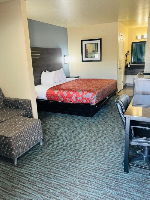 Garden Inn and Suites - image 7