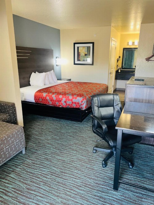 Garden Inn and Suites - image 8